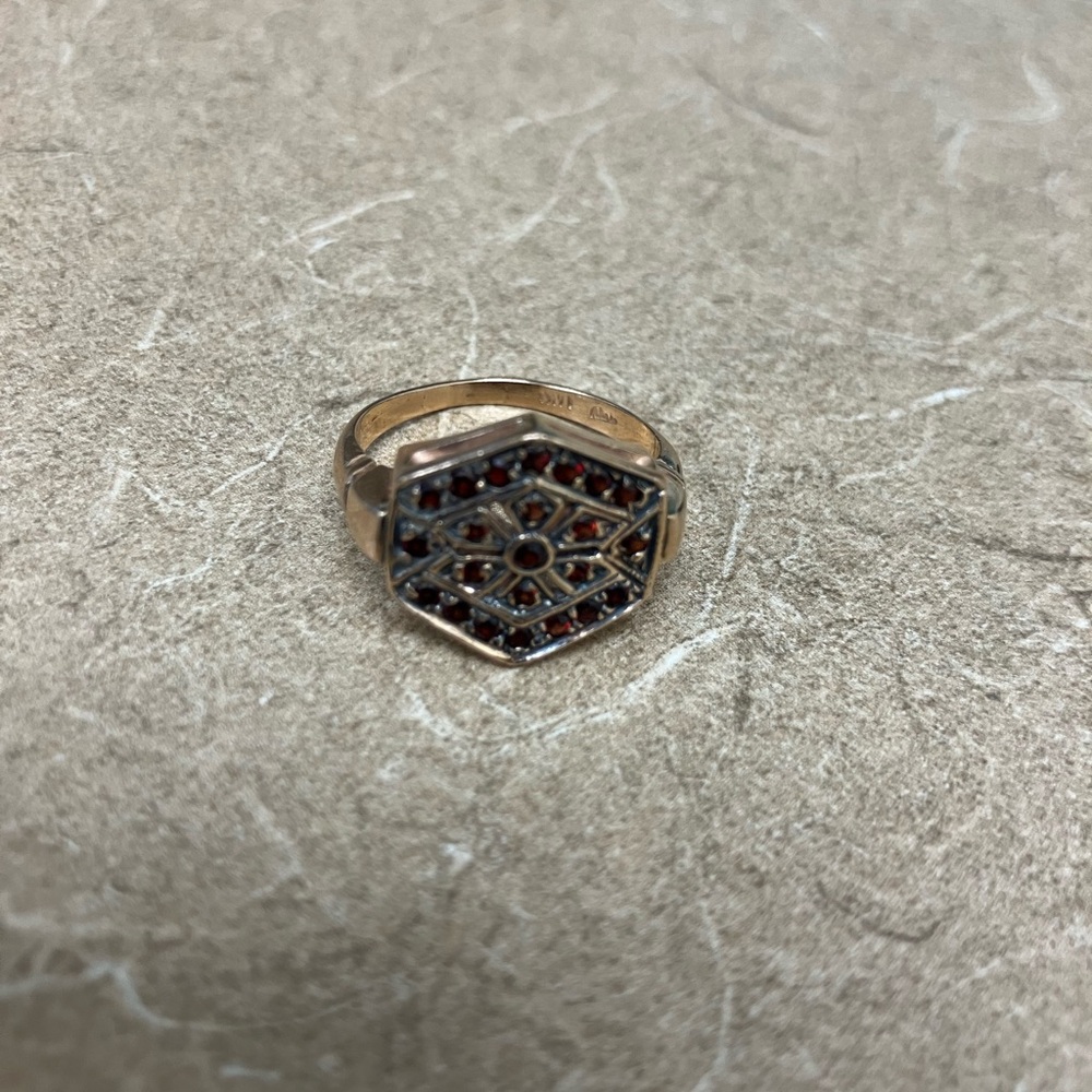 Hexagonal 14k rose gold and Red garnet Ring - Picture 4 of 7